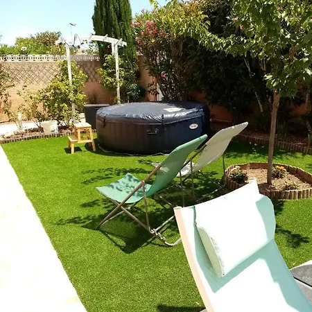 2 Avec Piscine Et Au Calme, à Proximité. *