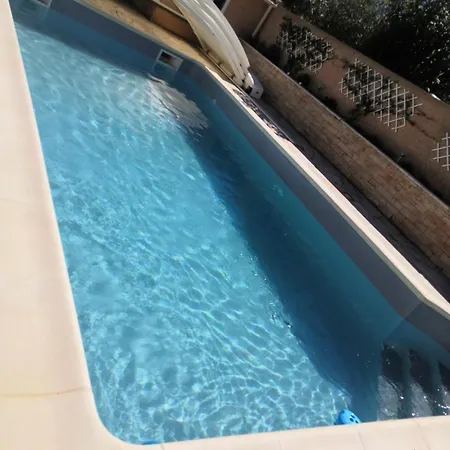 2 Avec Piscine Et Au Calme, A Proximite. Alloggio in famiglia Portiragnes
