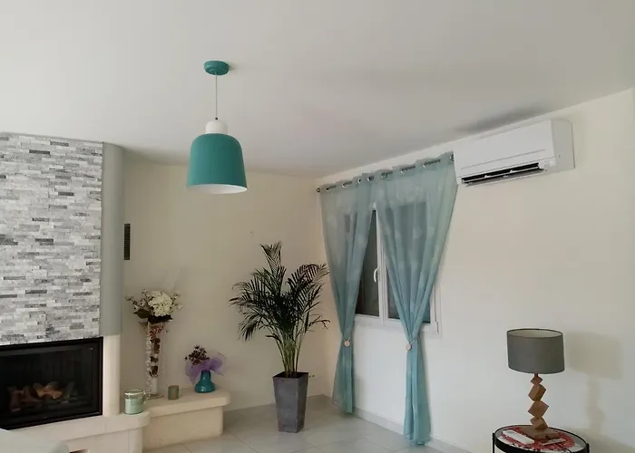 2 Avec Piscine Et Au Calme, A Proximite.